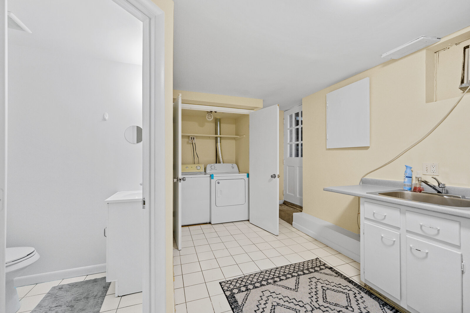 Laundry / Kitchen