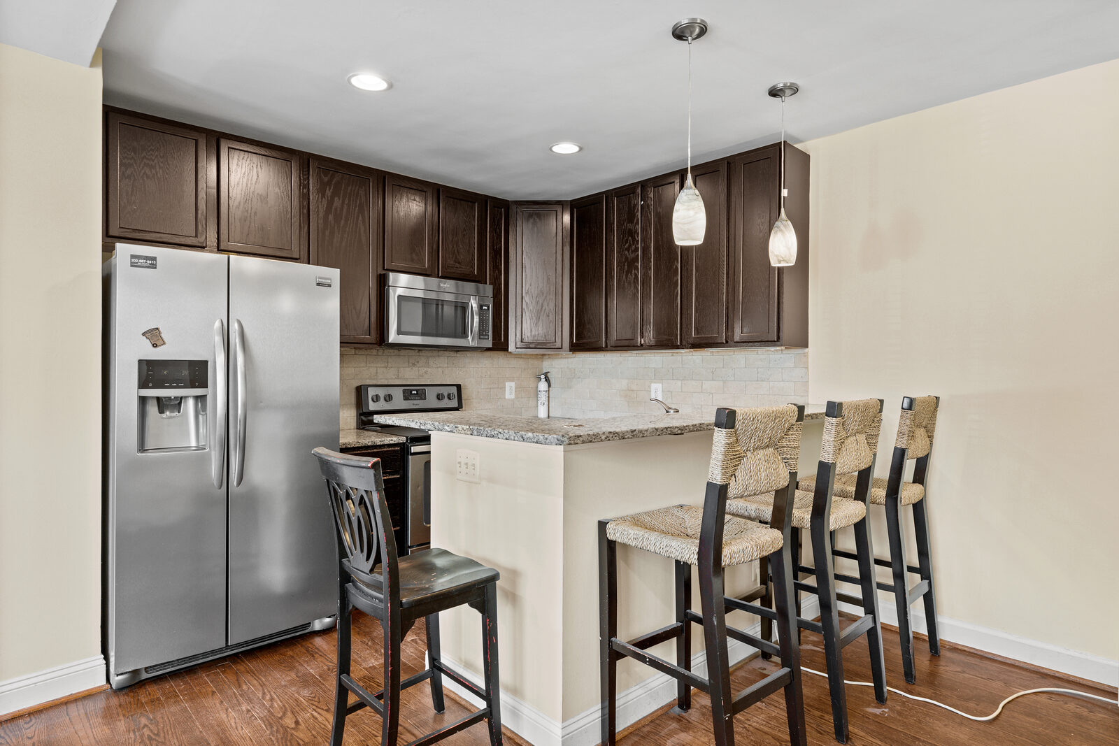 Kitchen / Bar